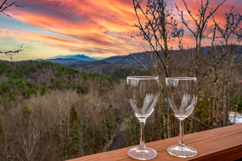 Over The Mountain - Smoky Mountain View Cabin Sevierville Bagian luar foto