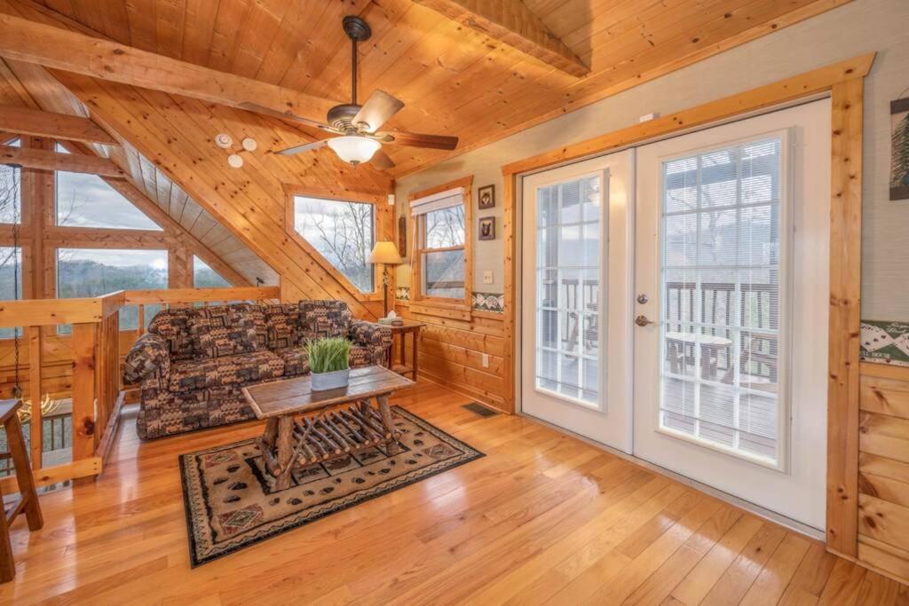 Over The Mountain - Smoky Mountain View Cabin Sevierville Bagian luar foto